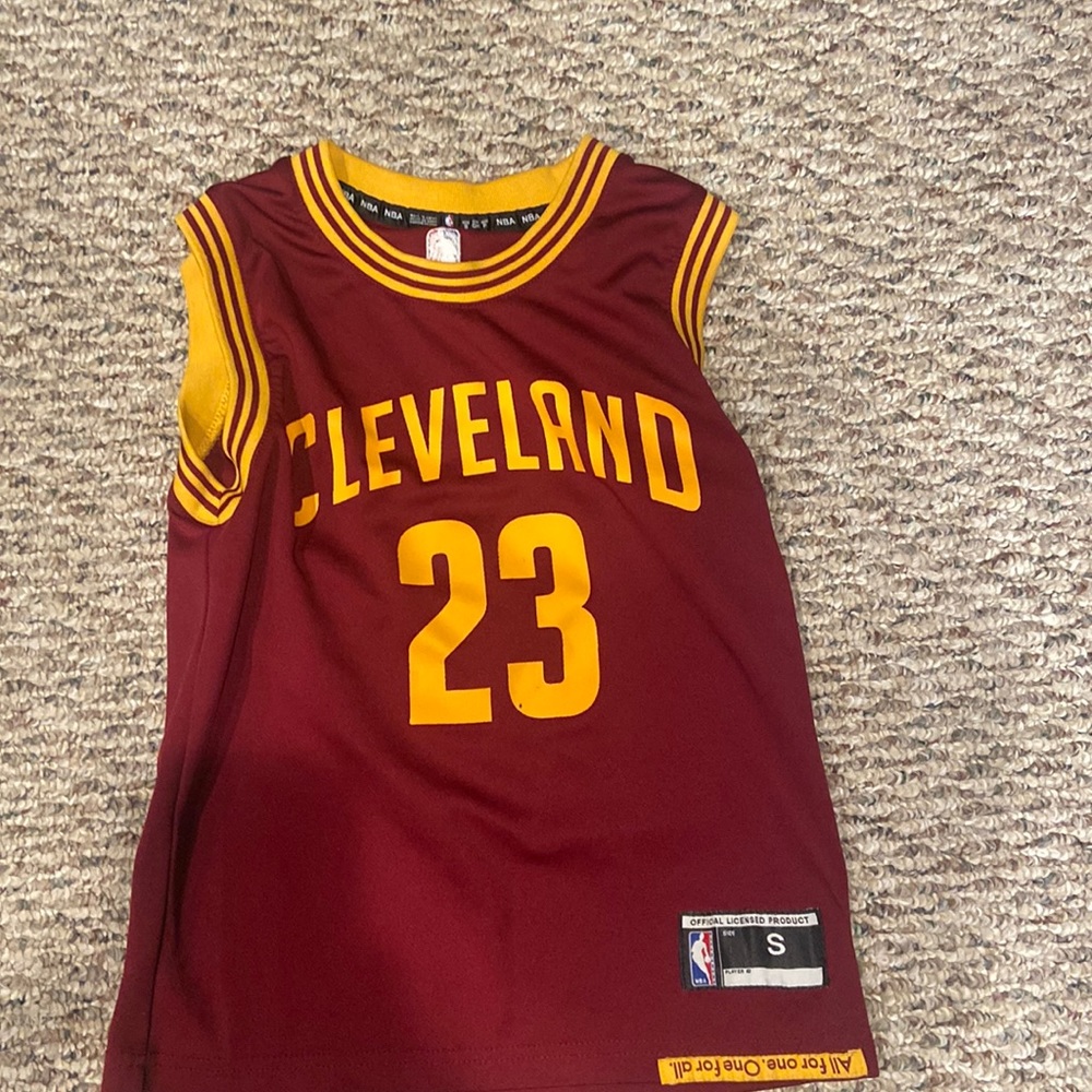 COPY - Gently Loved NBA Cleveland Cavs Jersey Labron James 23. Youth Small